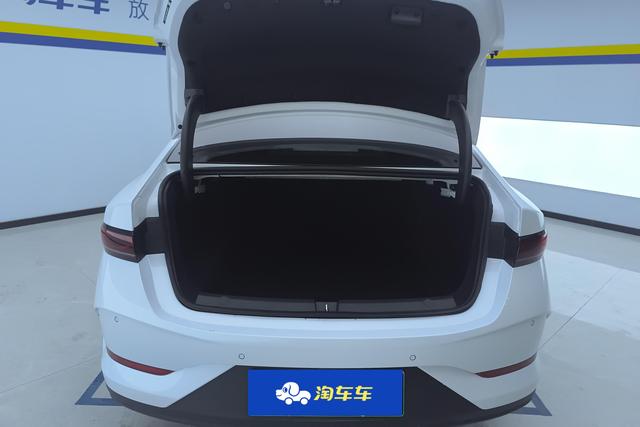 BYD Qin Plus — фото 17