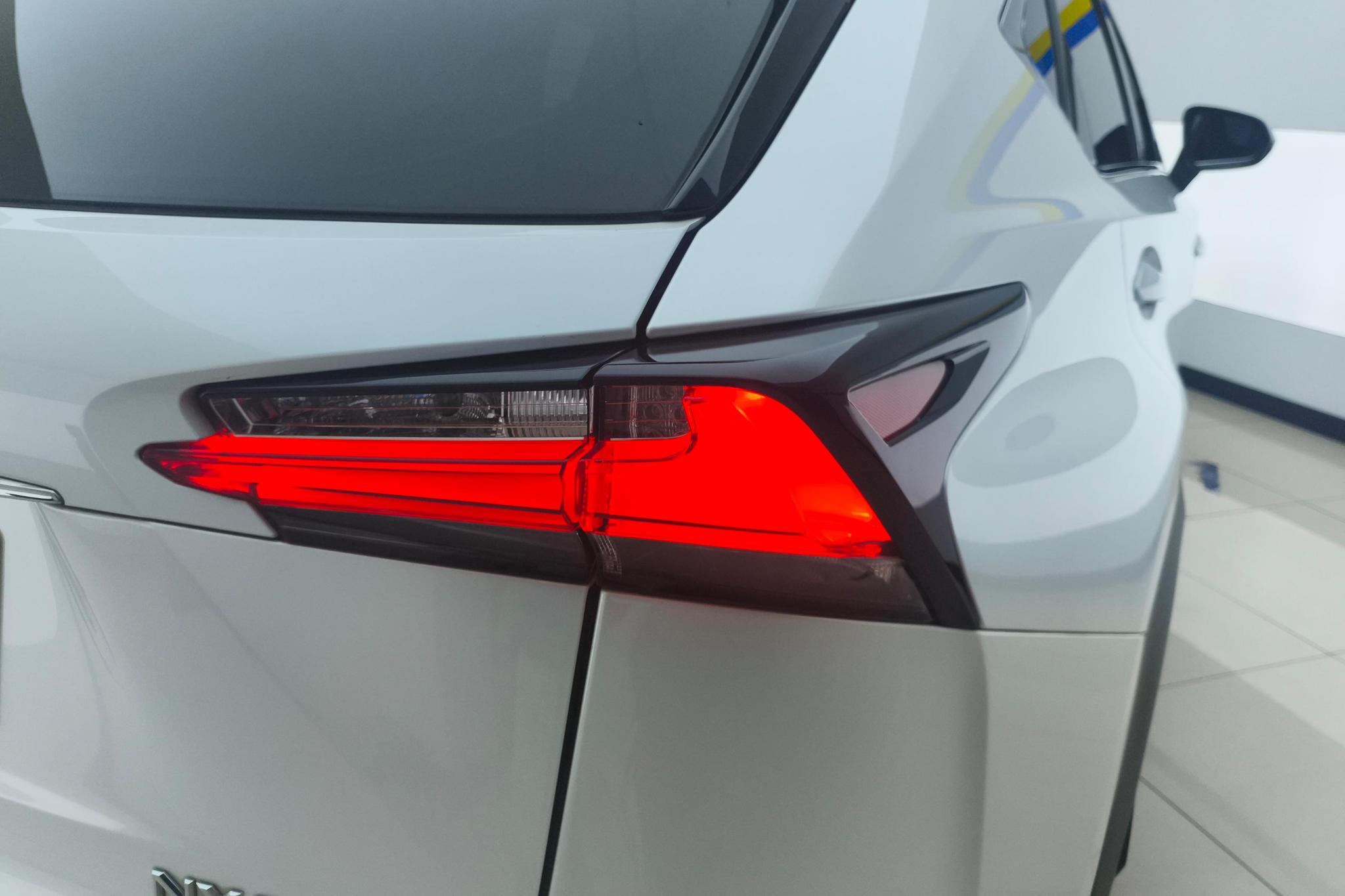 Lexus NX 2015 300h