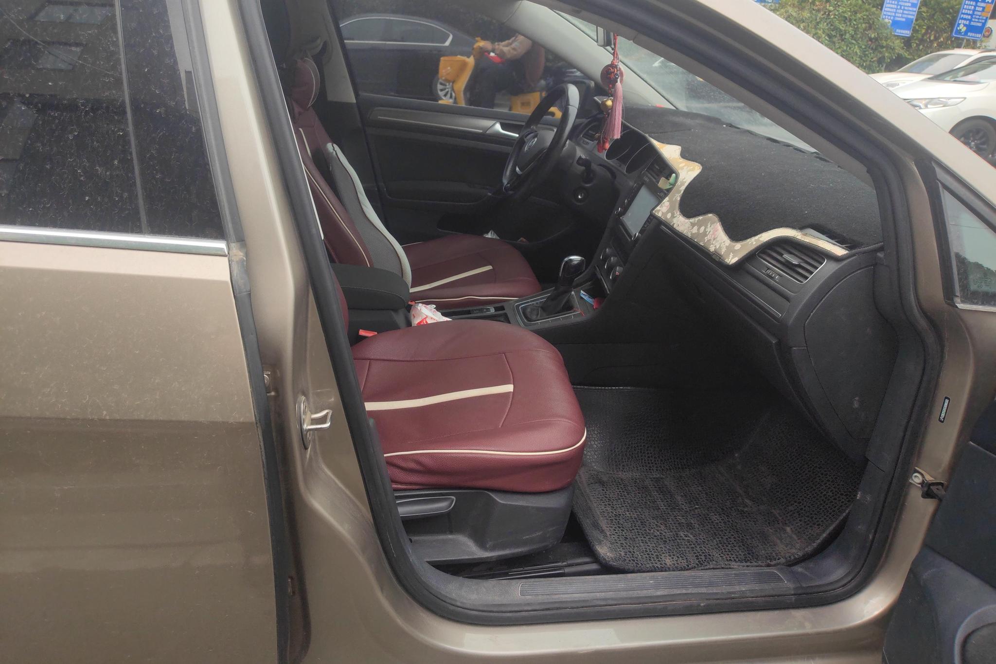 Volkswagen Golf 2016 1.6L AT Comfort