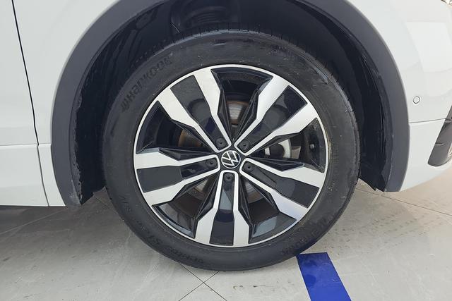 Volkswagen Tiguan L 2024 330 TSI 2 WDR-Line — фото 9
