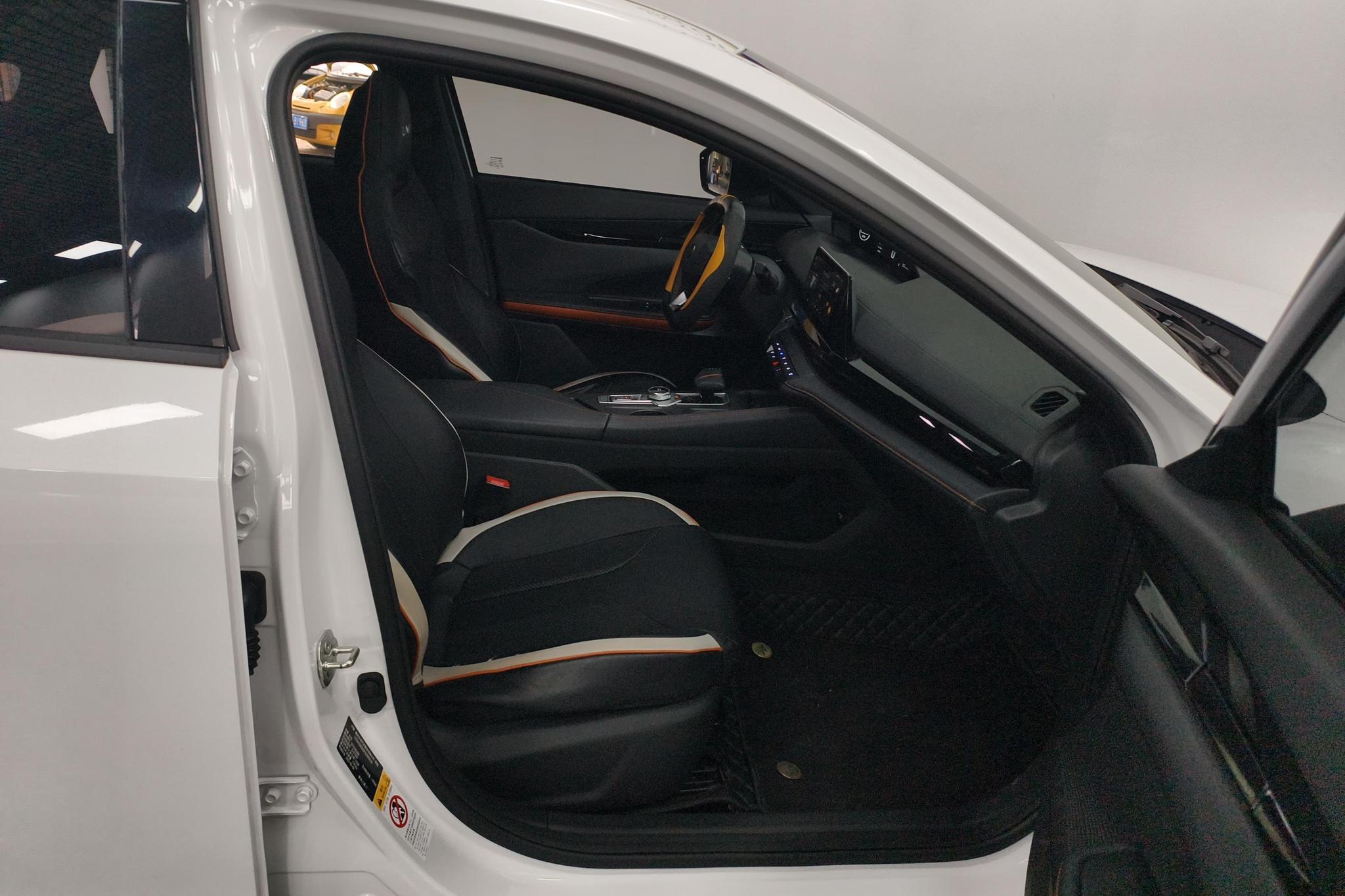 Changan UNI-V 2023 1.5T Premium