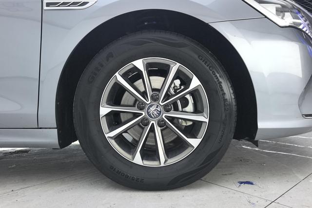 BYD QIN PLUS Hybrid 2023 — фото 9