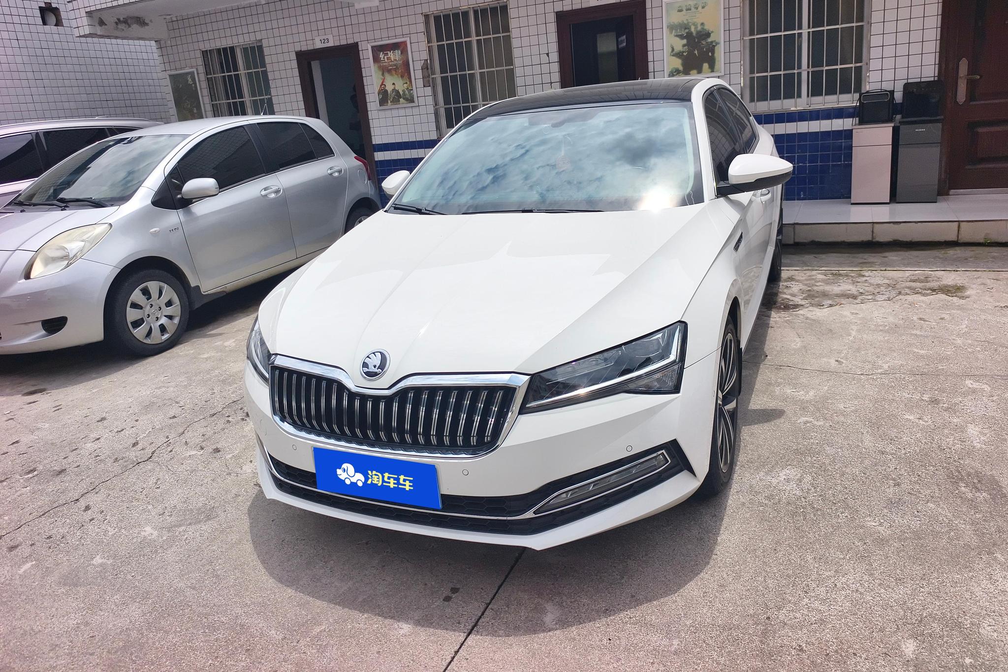 Skoda Superb 2019 TSI330 DSG Luxury