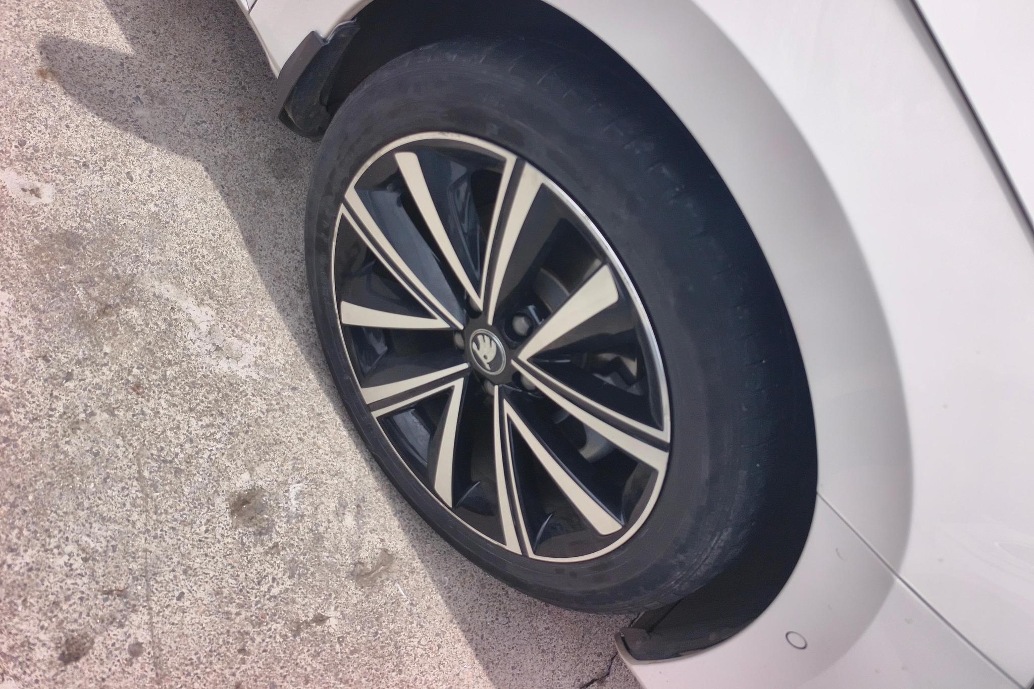 Skoda Superb 2019 TSI330 DSG Luxury