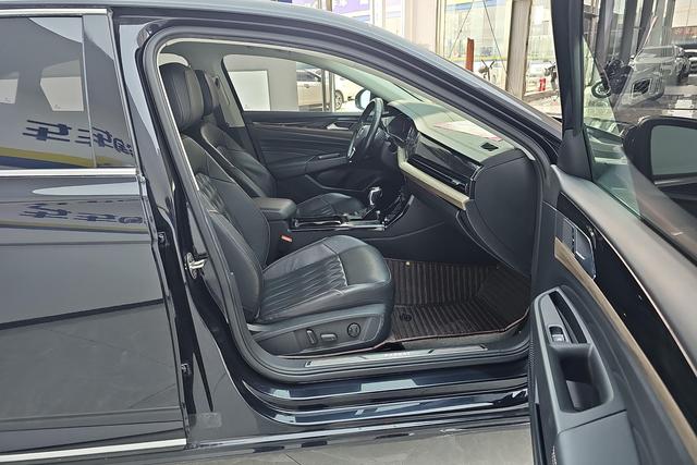Volkswagen Passat 2019 330 TSI VI — фото 15