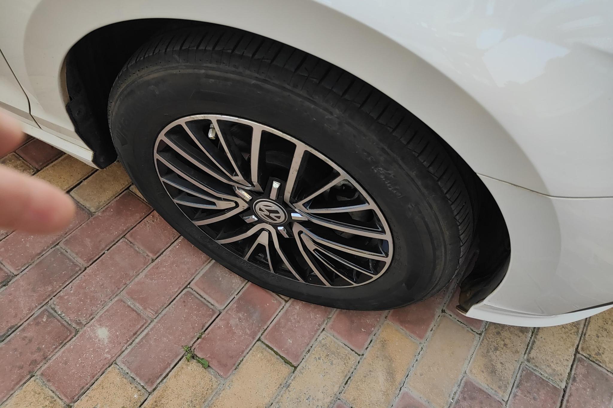 Volkswagen Lamando 2021 230TSI DSG