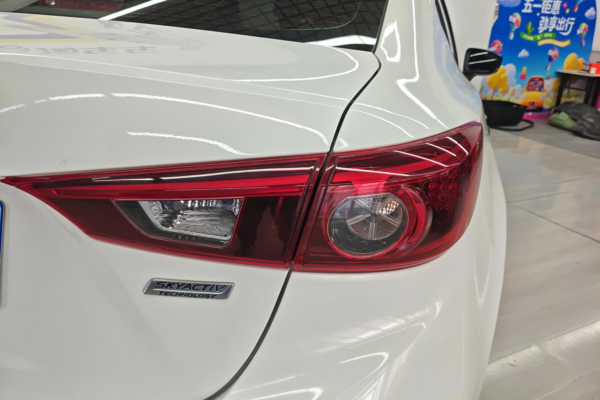 Mazda Mazda3 3 2017 1.5L AT Luxury V