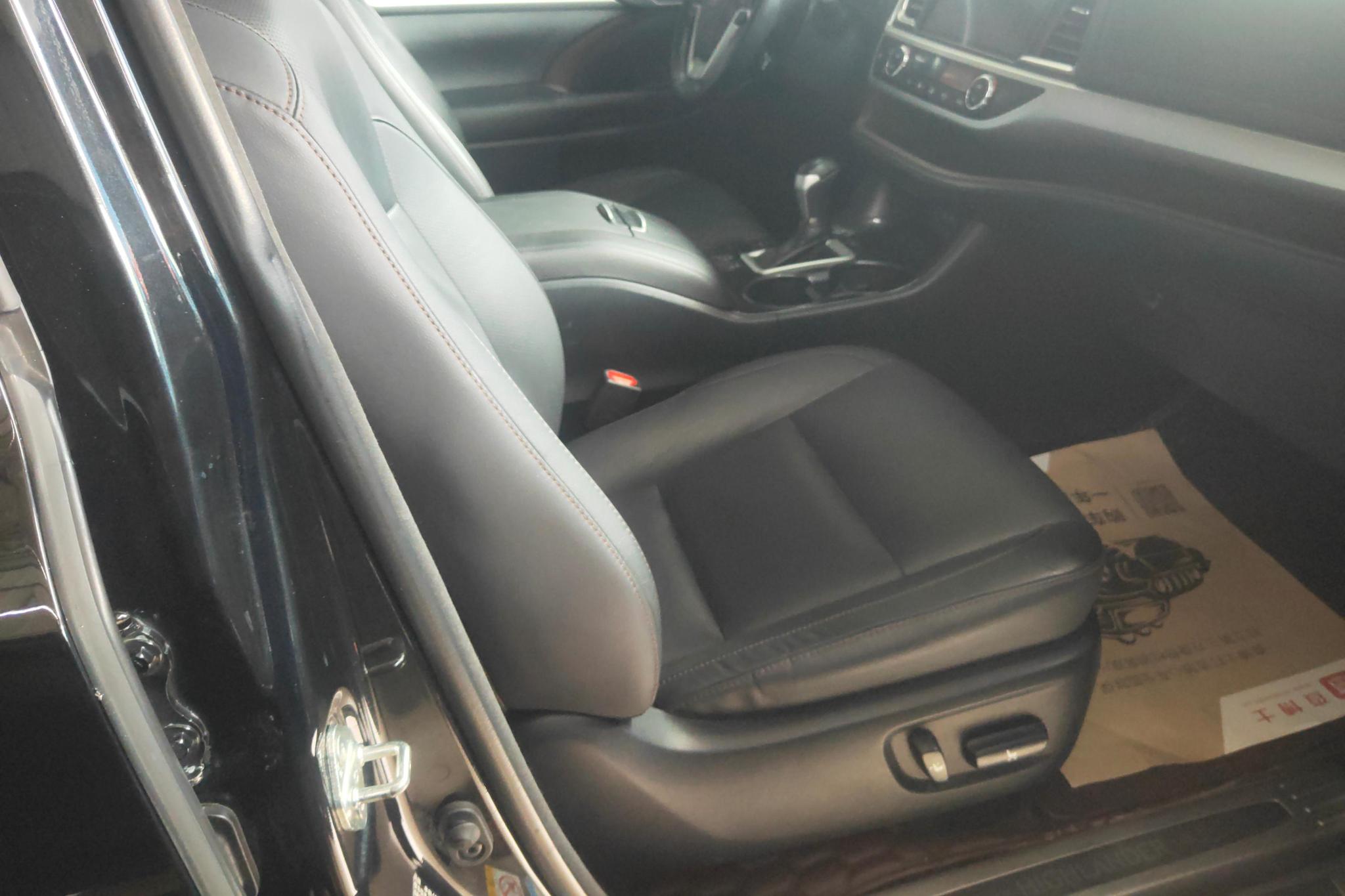 Toyota Highlander 2018 2.0T Luxury 7 мест V