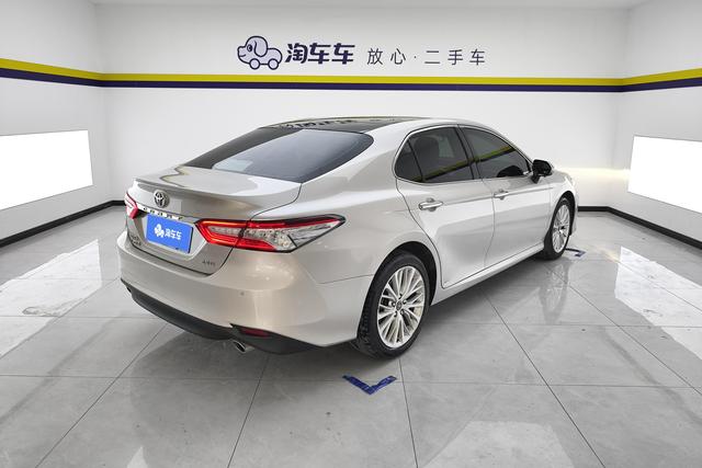 Toyota Camry 2018 2.5 G — фото 3