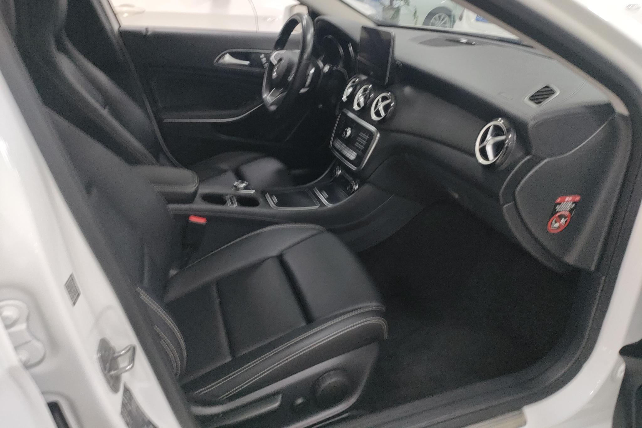 Mercedes-Benz GLA 2019 GLA 200 Fashion