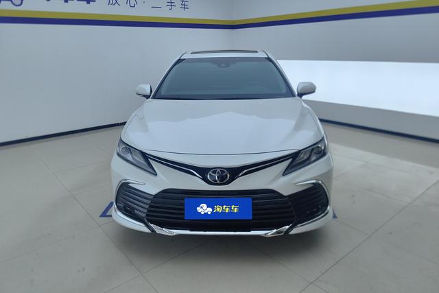 Toyota Camry 2023 2.0 G — фото 2
