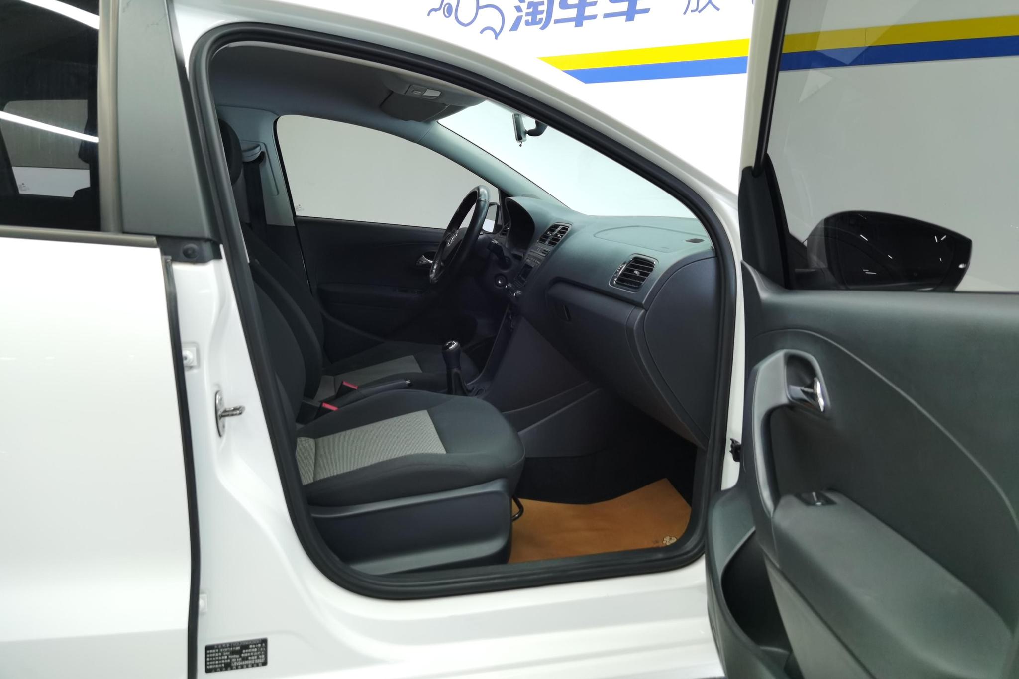 Volkswagen Polo 2016 1.4L MT