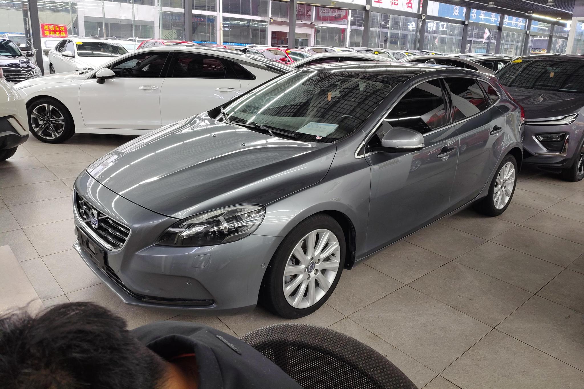Volvo V40