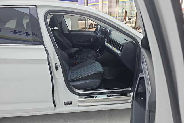 Volkswagen Sagitar 2024 300 TSI DSG — фото 15