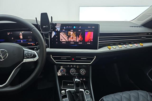 Volkswagen Sagitar 2024 300 TSI DSG — фото 12