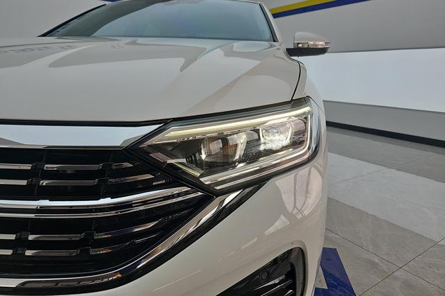 Volkswagen Sagitar 2024 300 TSI DSG — фото 4