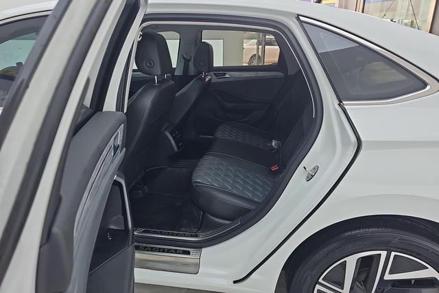 Volkswagen Sagitar 2024 300 TSI DSG — фото 16