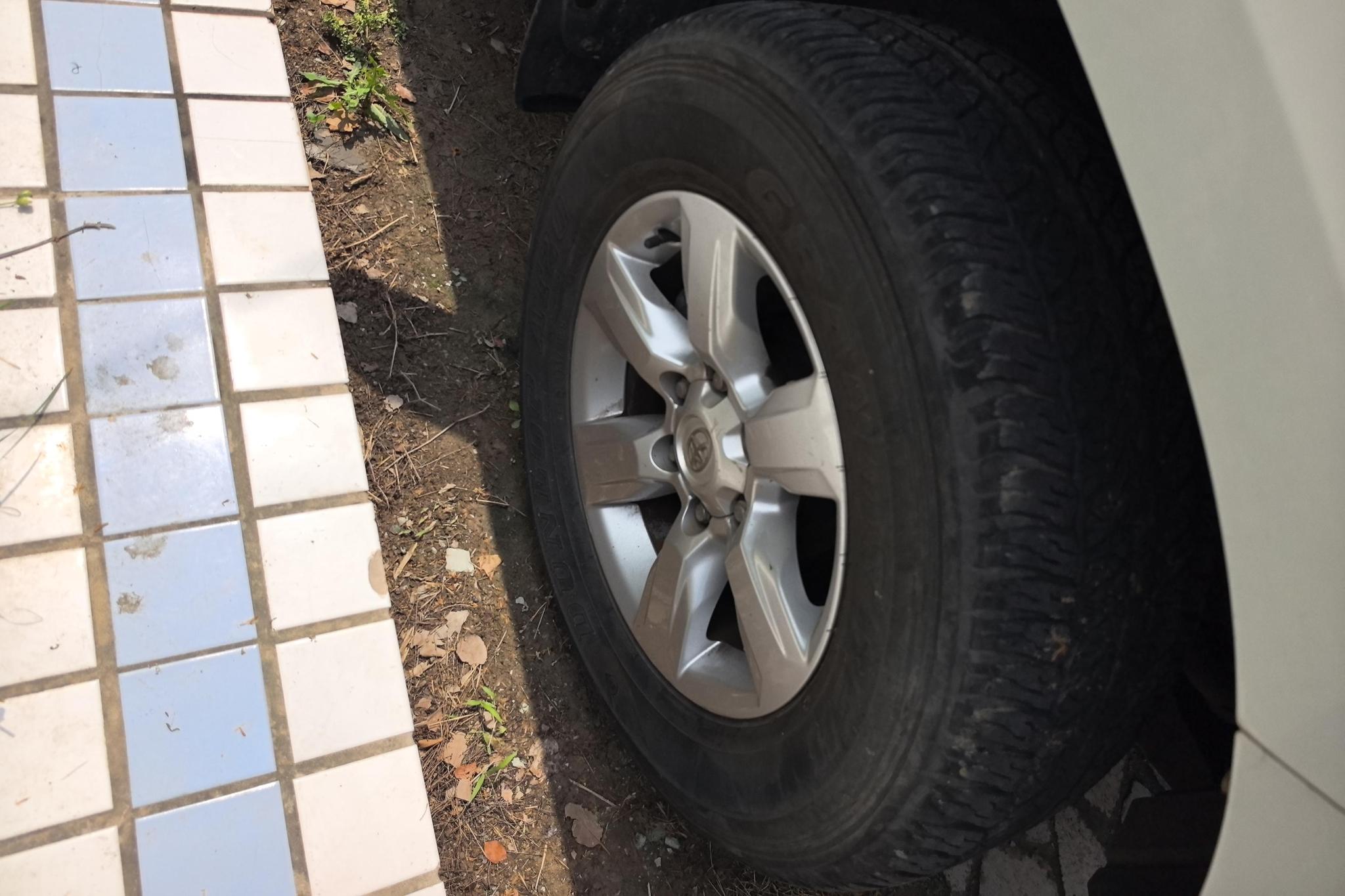 Toyota Land Cruiser Prado 2015 2.7L AT Luxury
