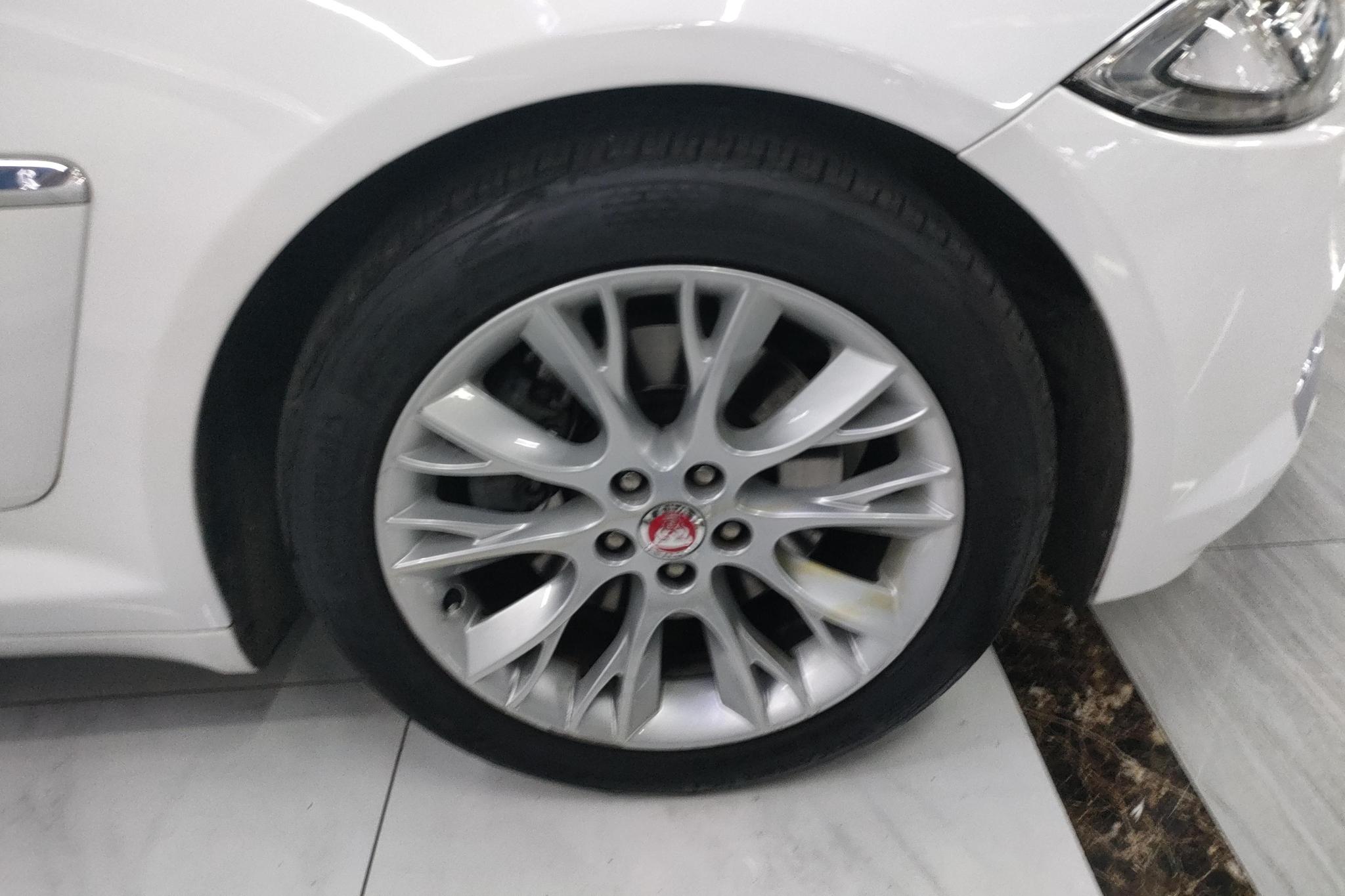 Jaguar XF 2015 XF 2.0T Luxury