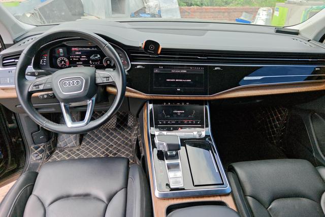 Audi Q7 2022 55 TFSI quattro S line Premium — фото 12