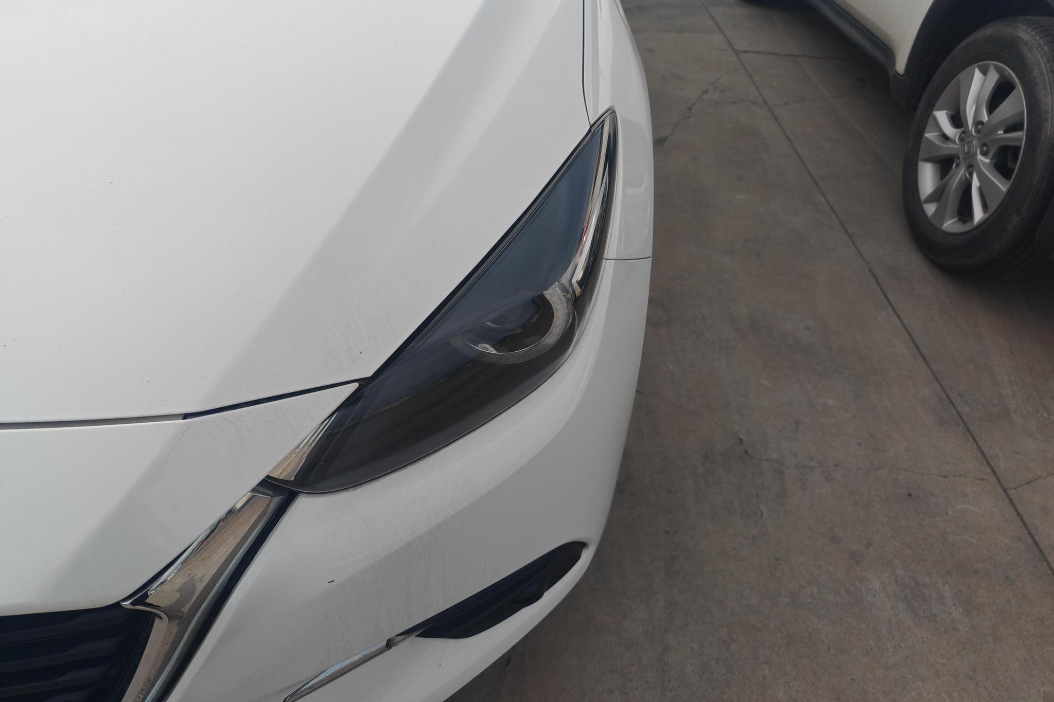 Mazda Mazda3 3 2017 1.5L AT Luxury V