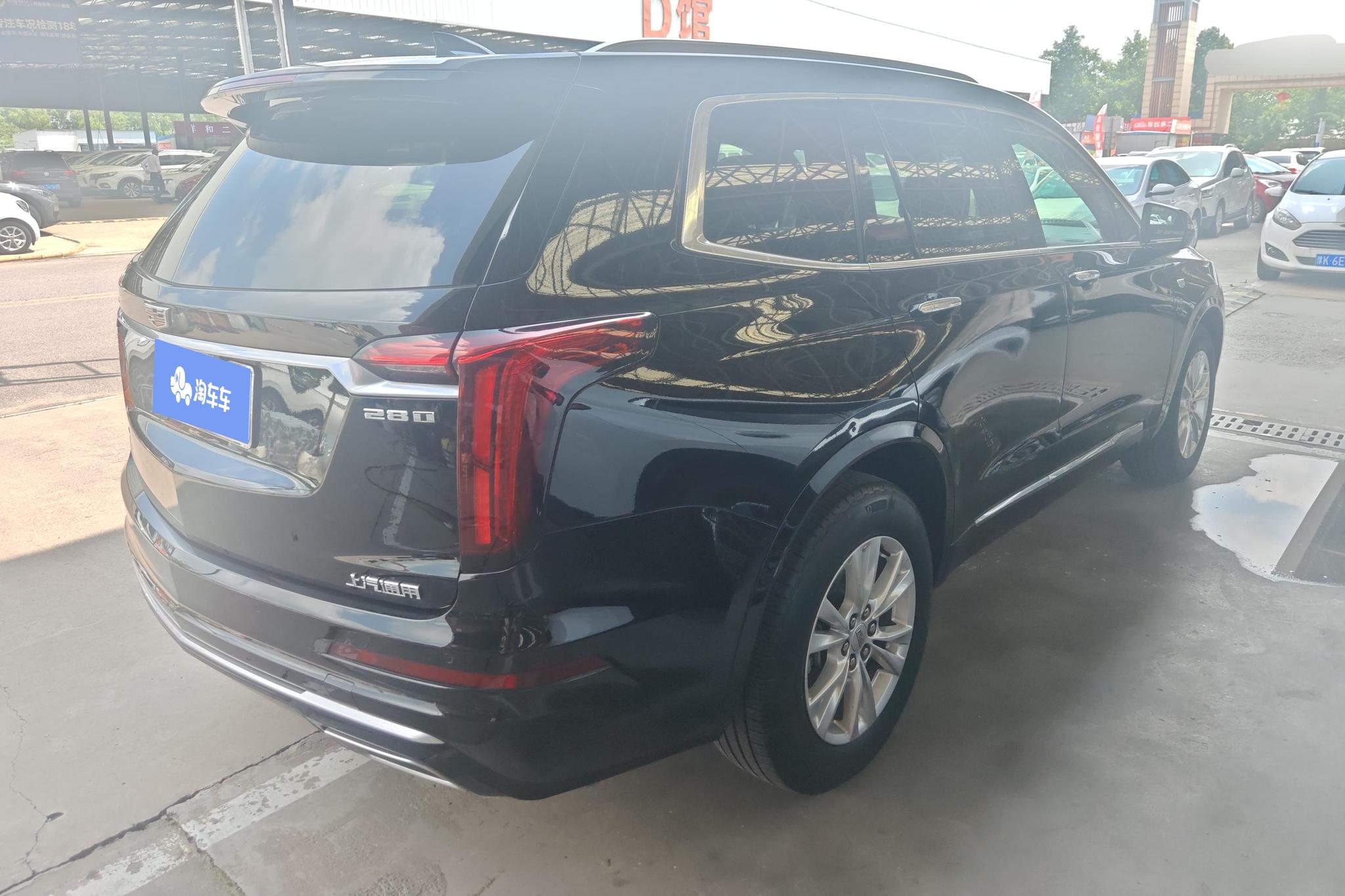 Cadillac XT6 2021 28T мест