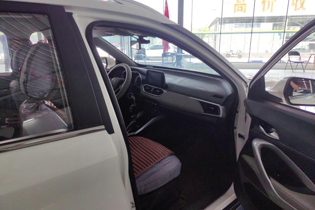Wuling Baojun 510 2017 1.5 L MTComfort — фото 16