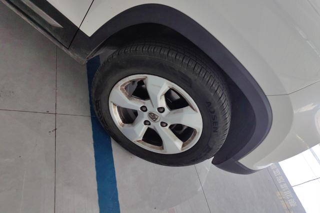 Wuling Baojun 510 2017 1.5 L MTComfort — фото 8