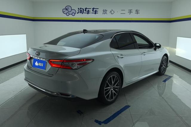 Toyota Camry 2023 2.5 HG — фото 3