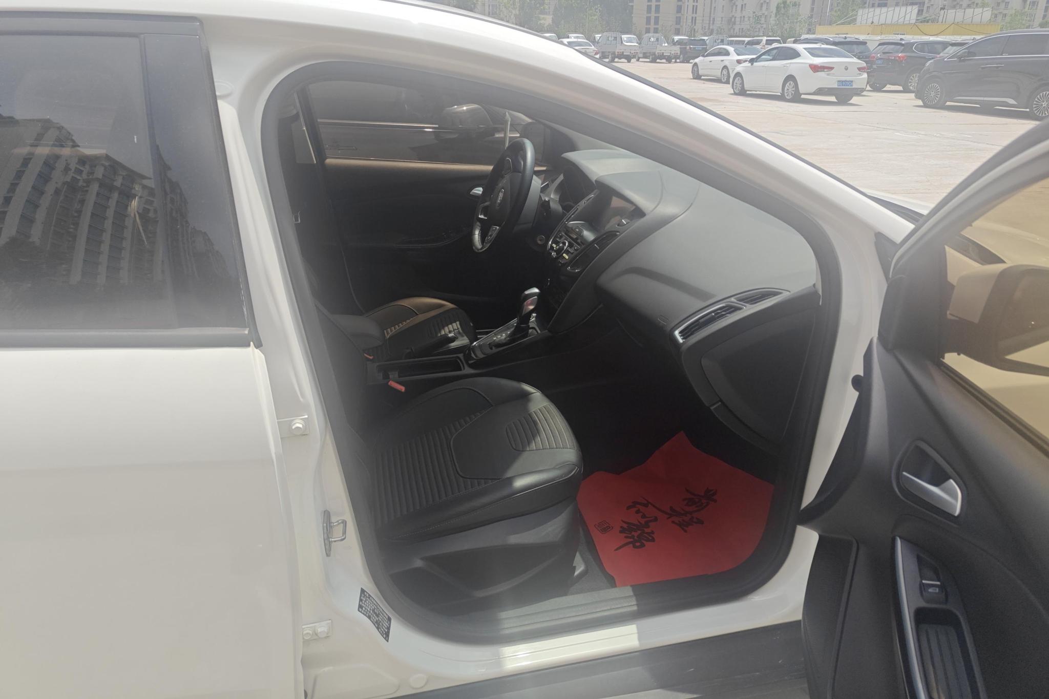 Ford Focus 2015 EcoBoost 125 AT
