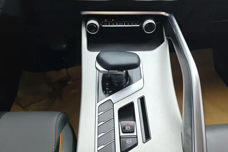 Geely Coolray (Binyue) — фото 11