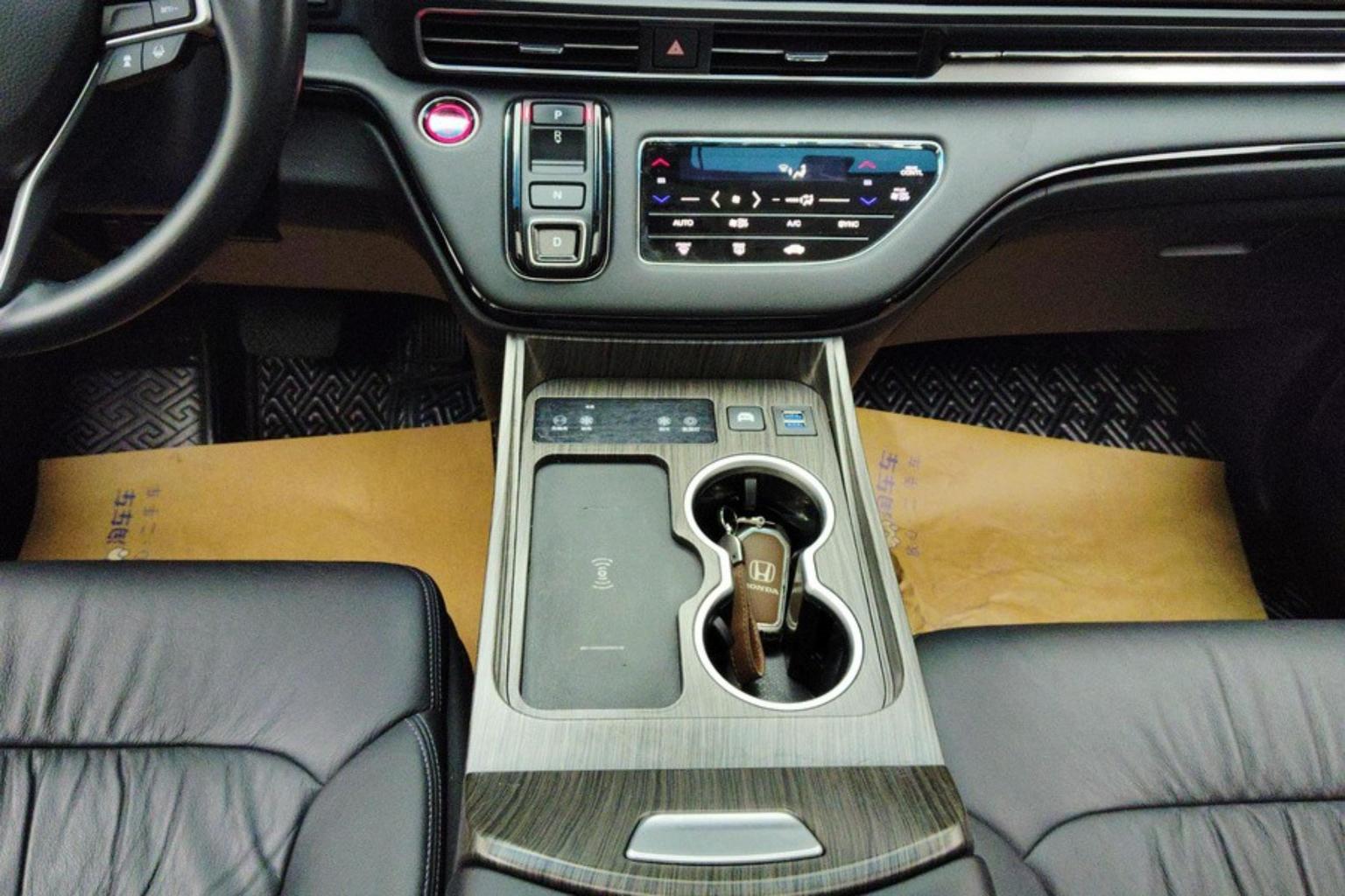 Honda Odyssey: фотография 16 из 17