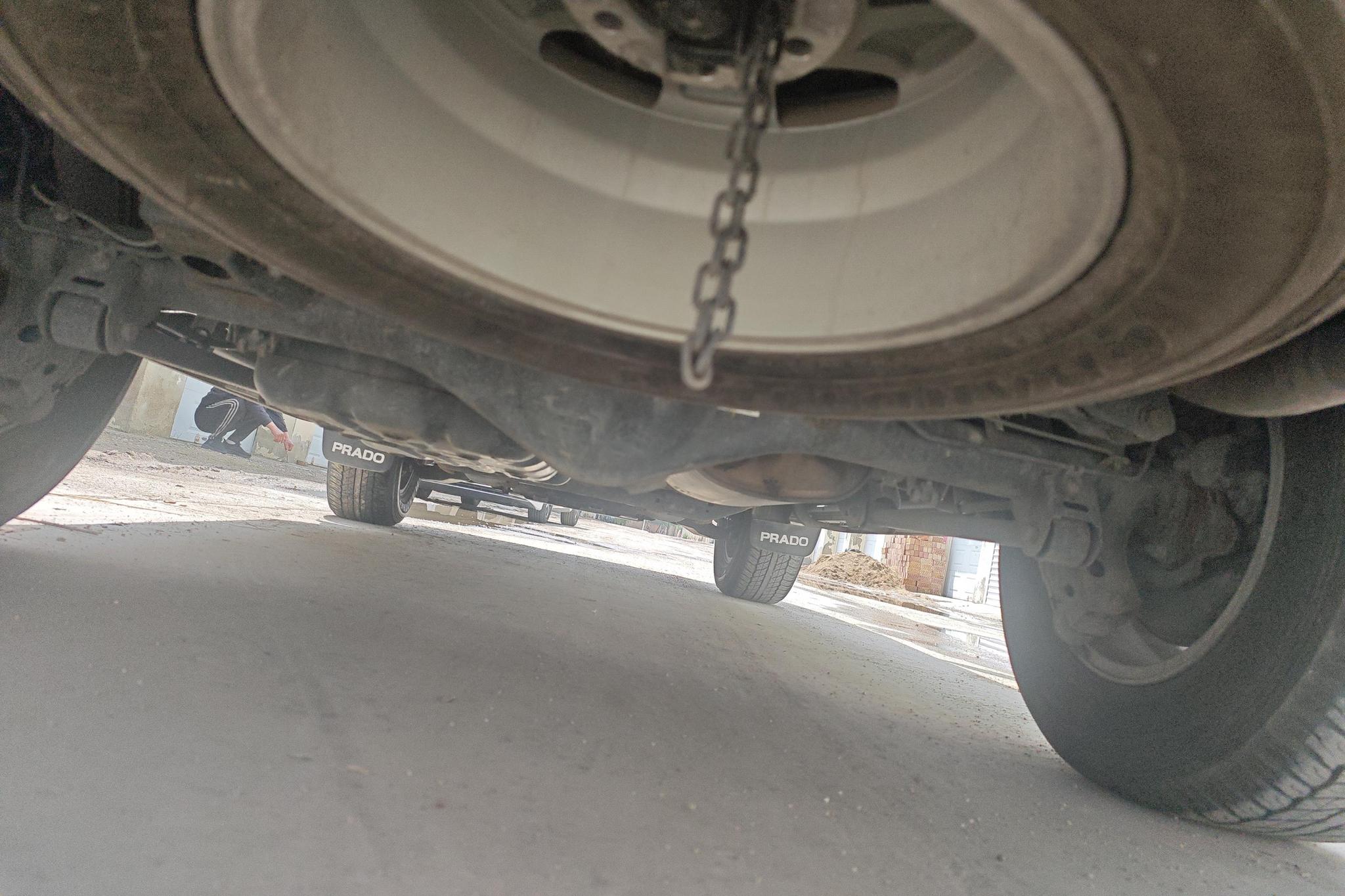 Toyota Land Cruiser Prado 2016 2.7L AT Standard