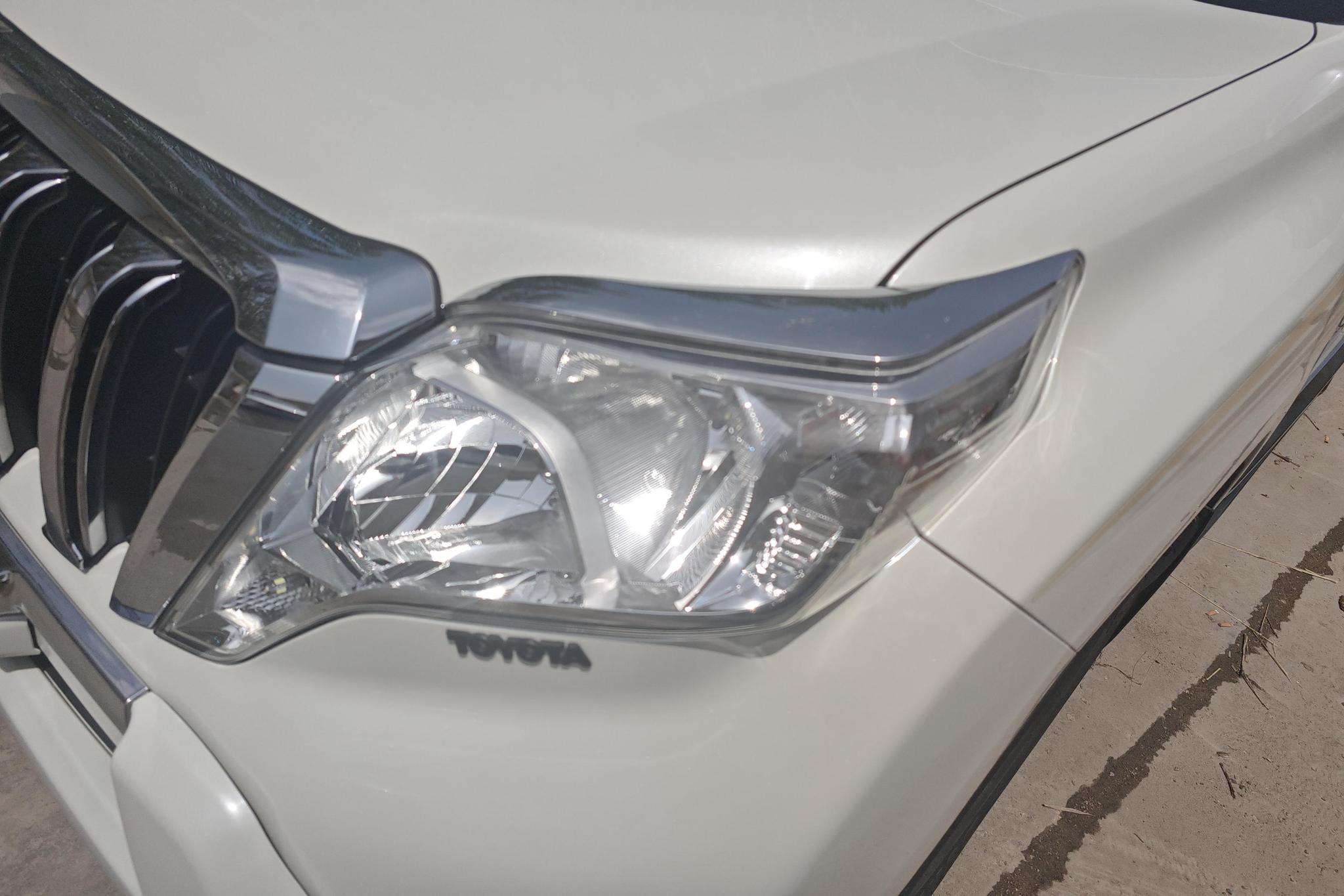 Toyota Land Cruiser Prado 2016 2.7L AT Standard