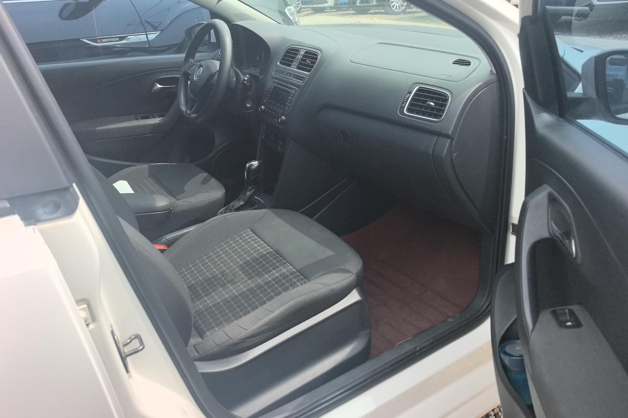 Volkswagen Polo 2014 1.6L AT 30