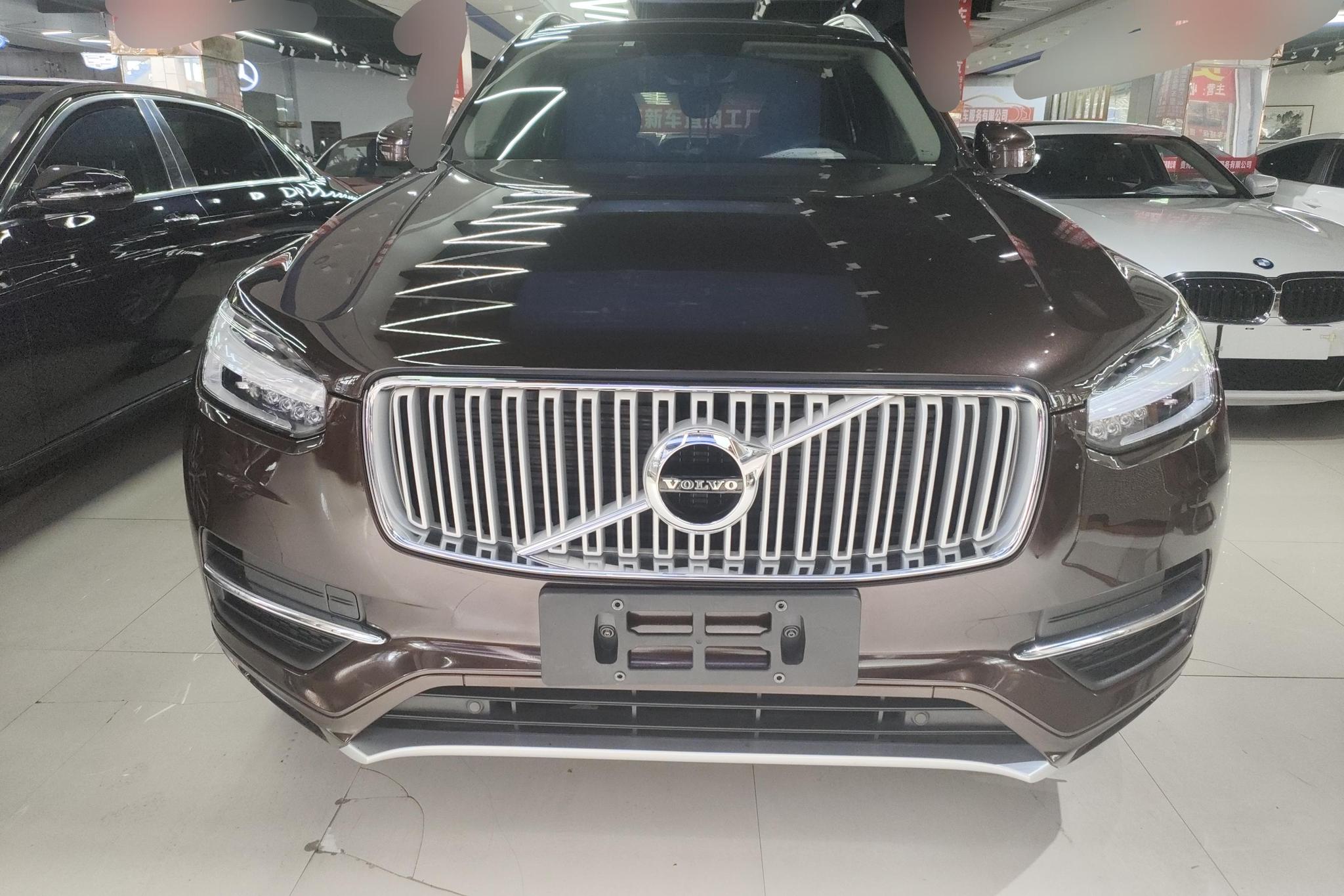 Volvo XC90 2018 T6 5 мест