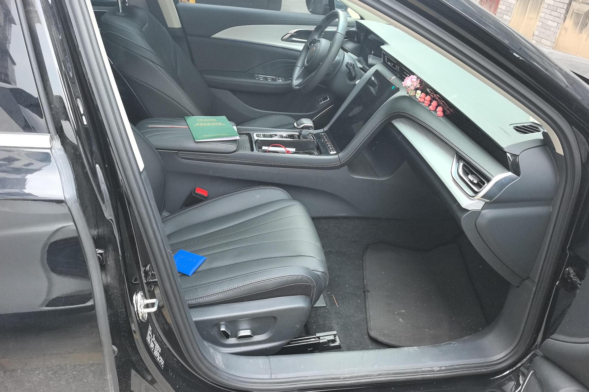 Hongqi H5 2025 2.0T AT
