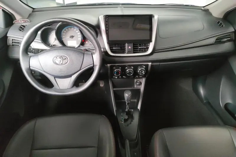 Toyota Yaris L — фото 8