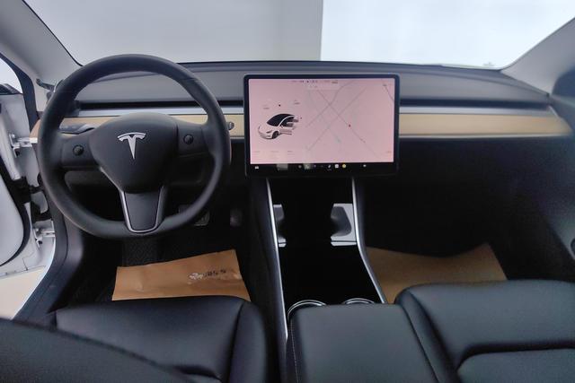 Tesla Model 3 2019 — фото 13