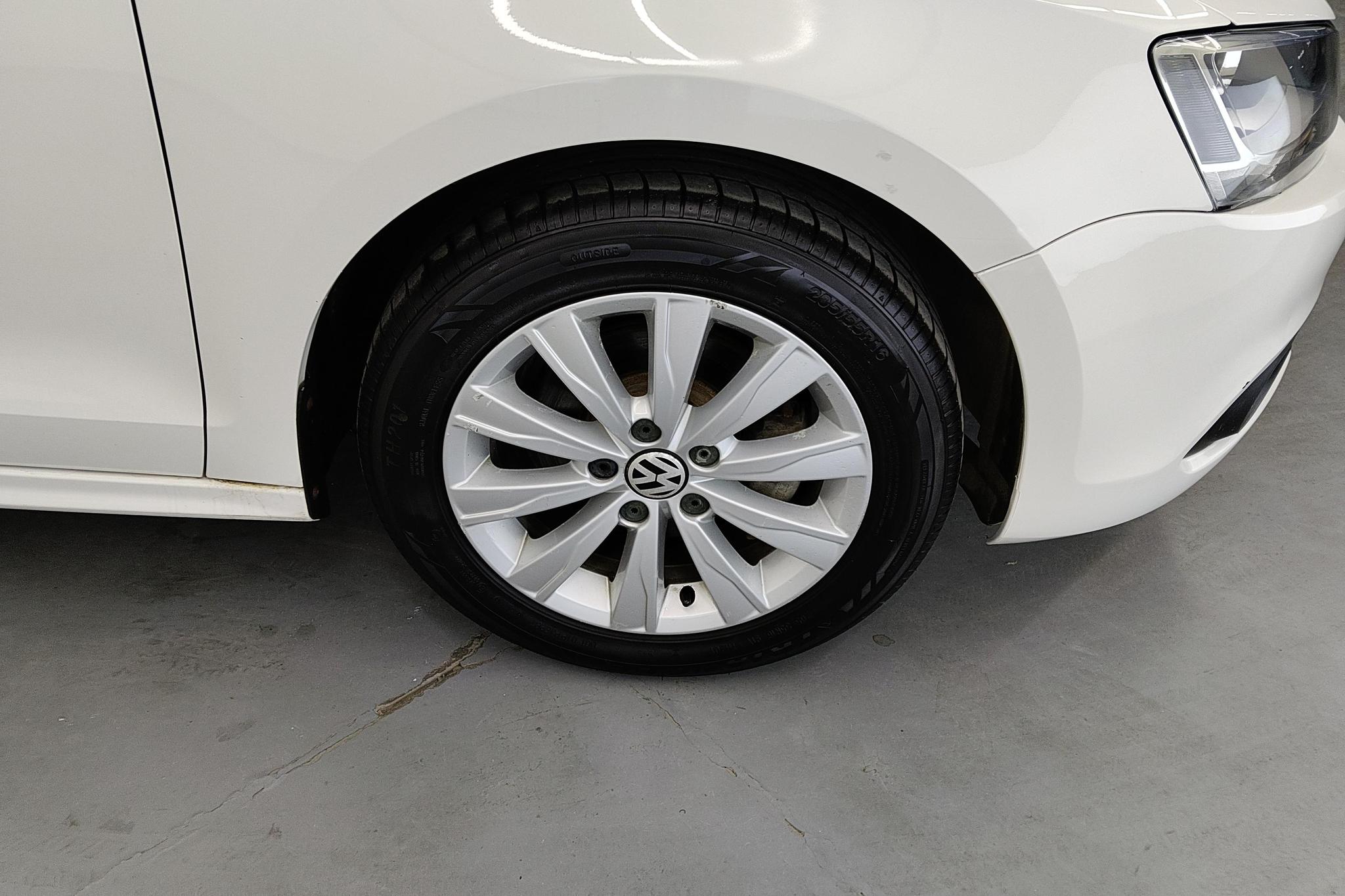 Volkswagen Sagitar 2014 1.6L AT Comfort