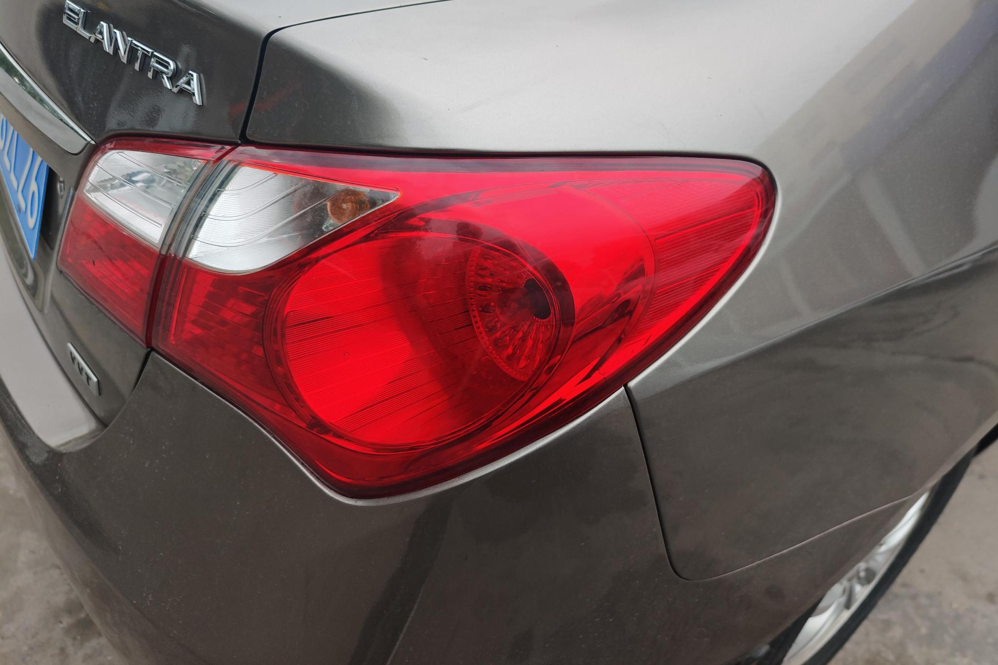 Hyundai Elantra 2011 1.6L MT Luxury