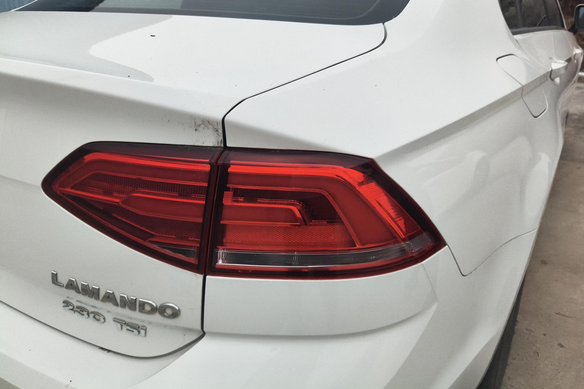 Volkswagen Lamando 2015 230TSI DSG