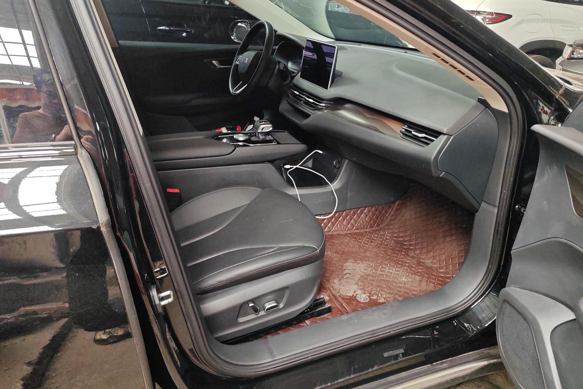 Hongqi E-QM5 2022 431km 5 мест