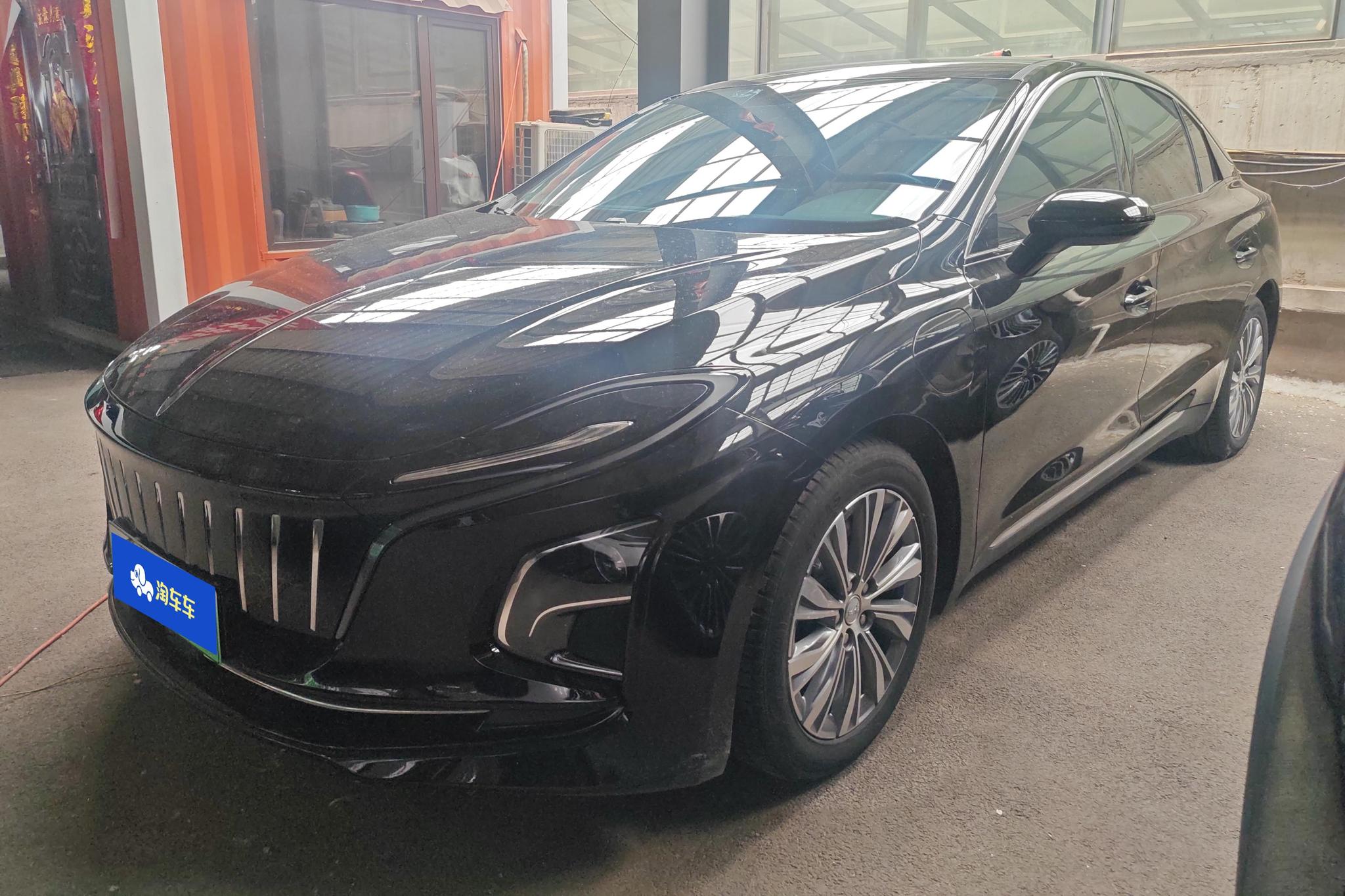 Hongqi E-QM5