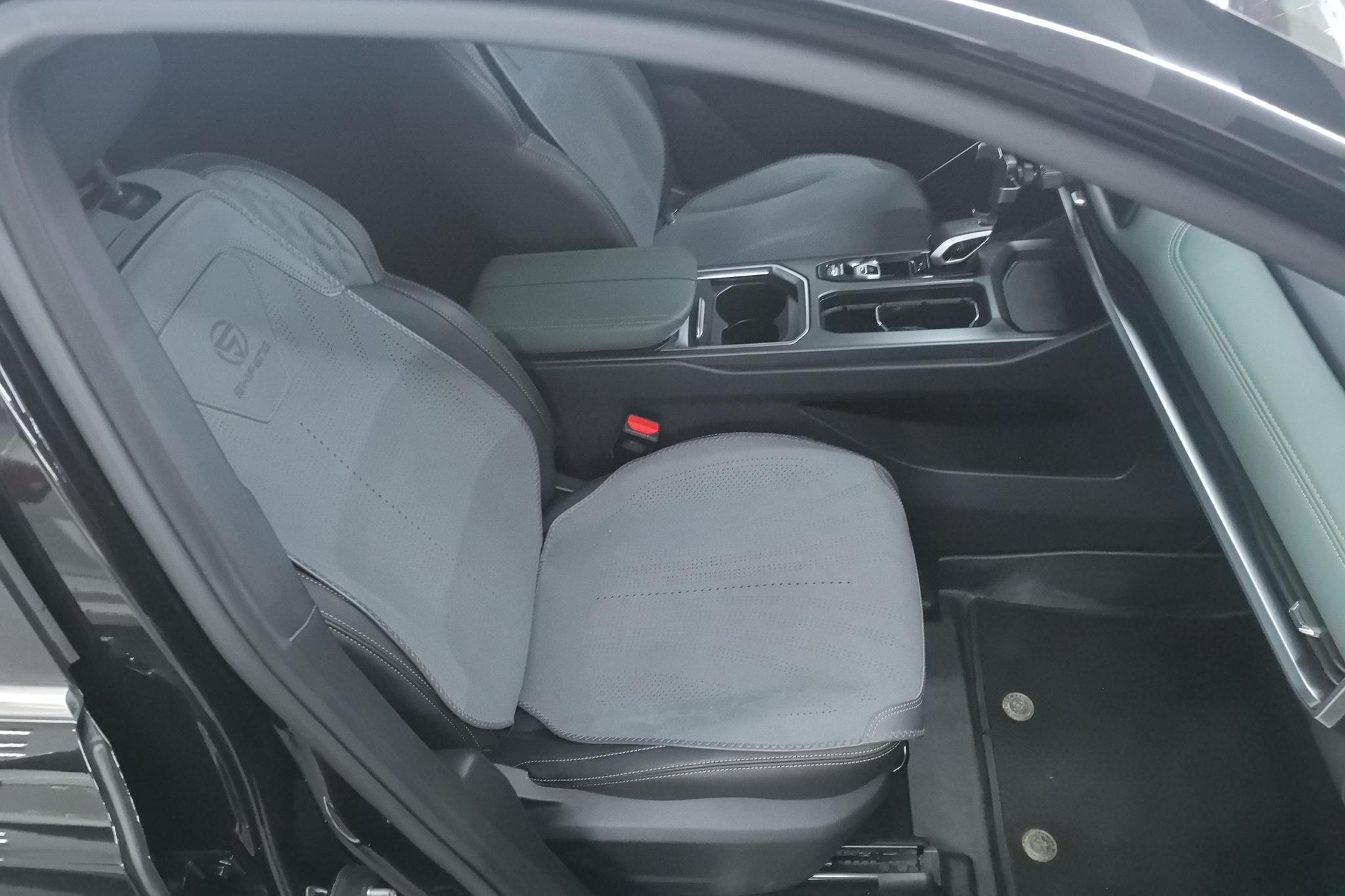 Geely HaoyueL L 2024 2.0TD DCT Luxury