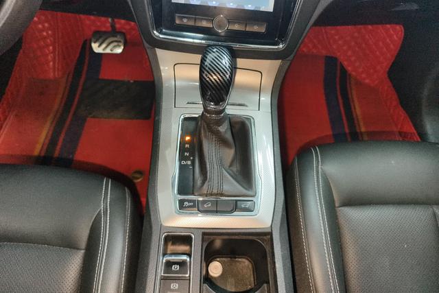 Roewe RX5 2018 30 T 2 WDAT — фото 13