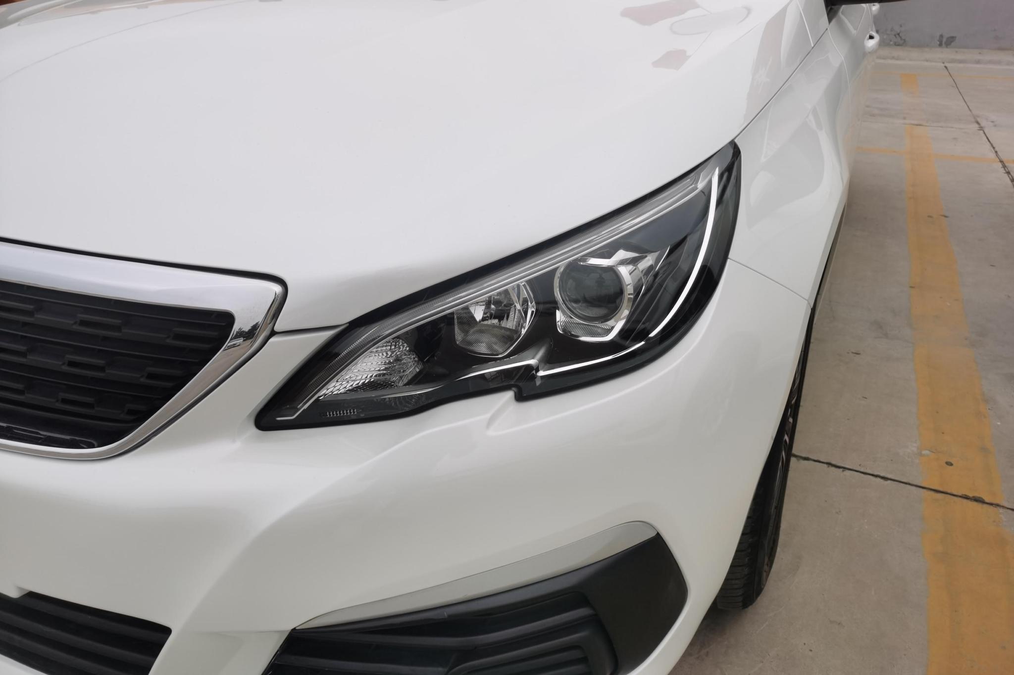 Peugeot 308 2016 1.6L MT Fashion