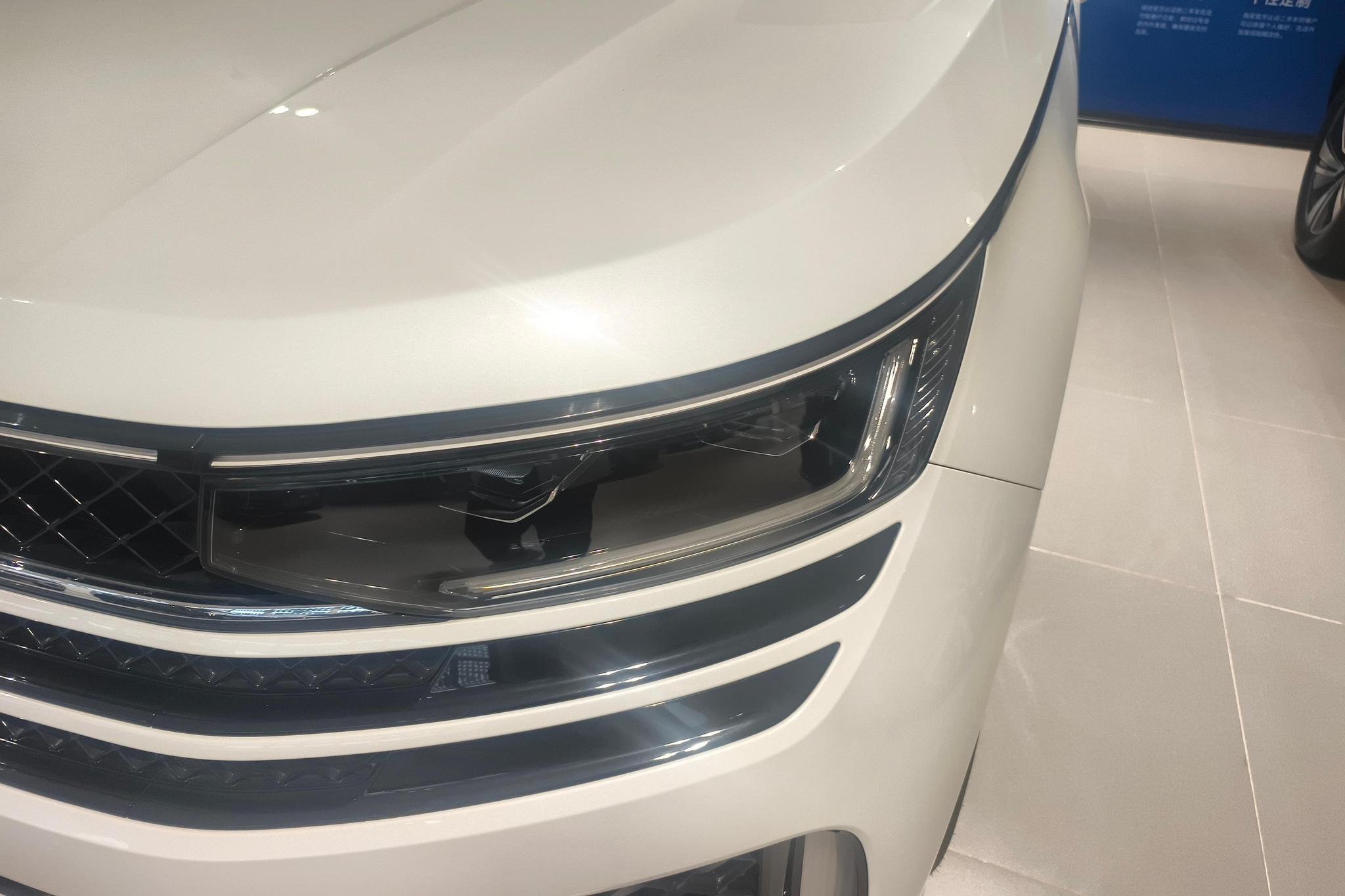 Volkswagen Tavendor 2023 380TSI R-Line