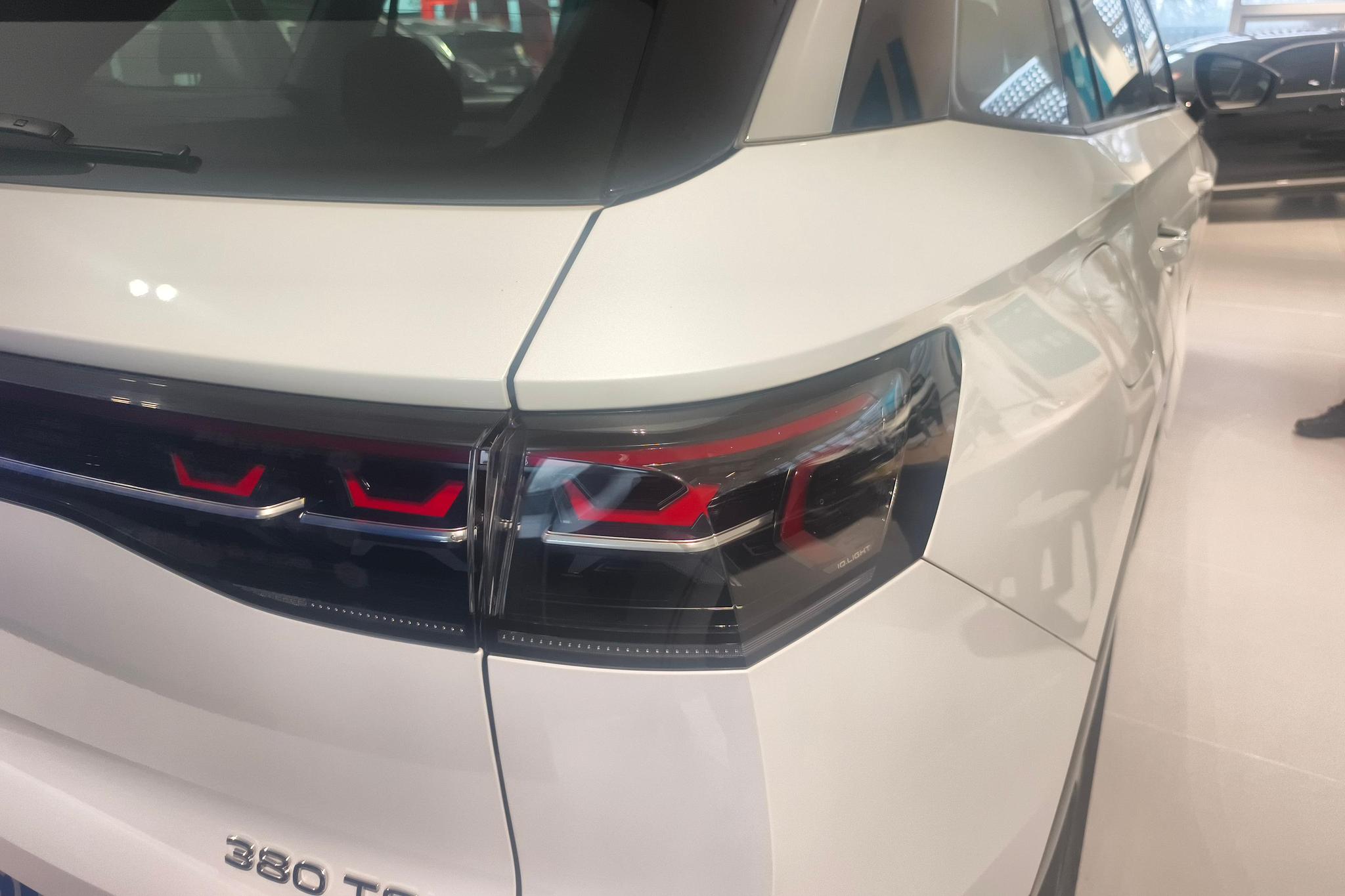 Volkswagen Tavendor 2023 380TSI R-Line