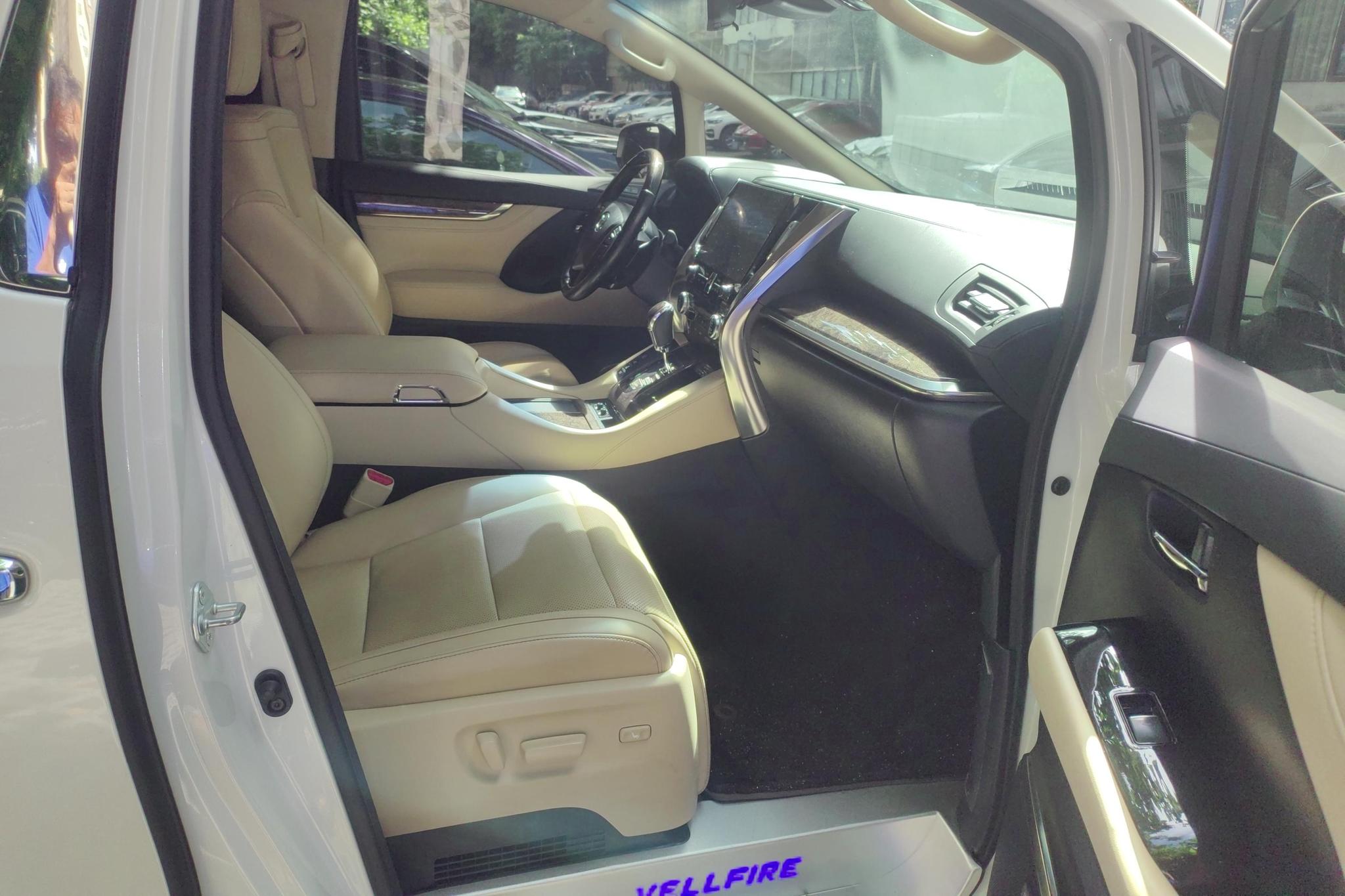 Toyota Vellfire 2021 2.5L HV Luxury